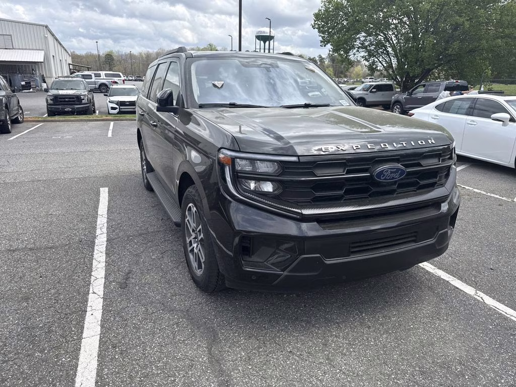 2025 Agate Black Metallic Ford Expedition Active 4X4 SUV