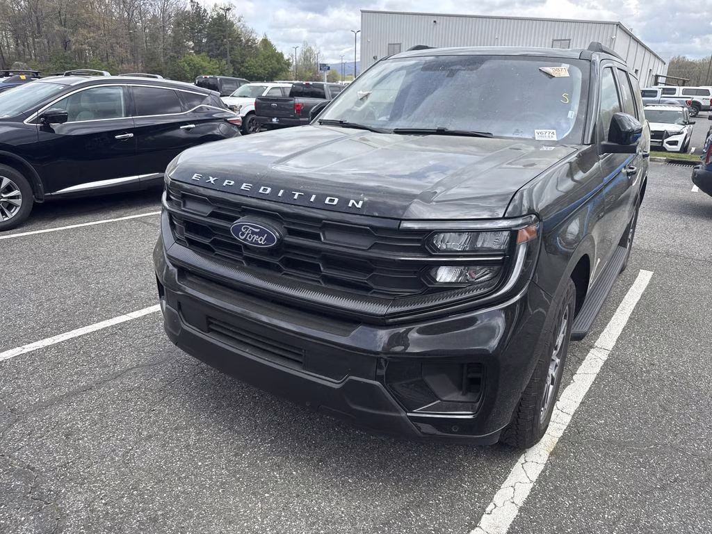 2025 Agate Black Metallic Ford Expedition Active 4X4 SUV