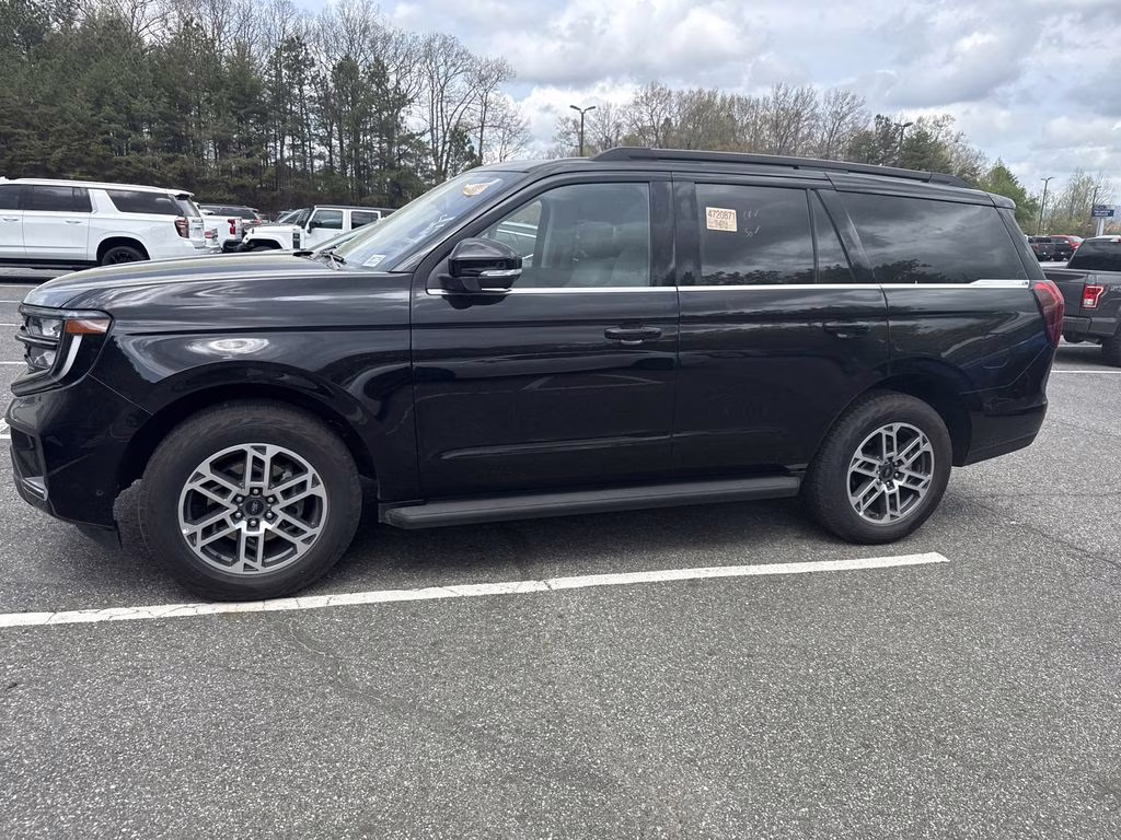 2025 Agate Black Metallic Ford Expedition Active 4X4 SUV