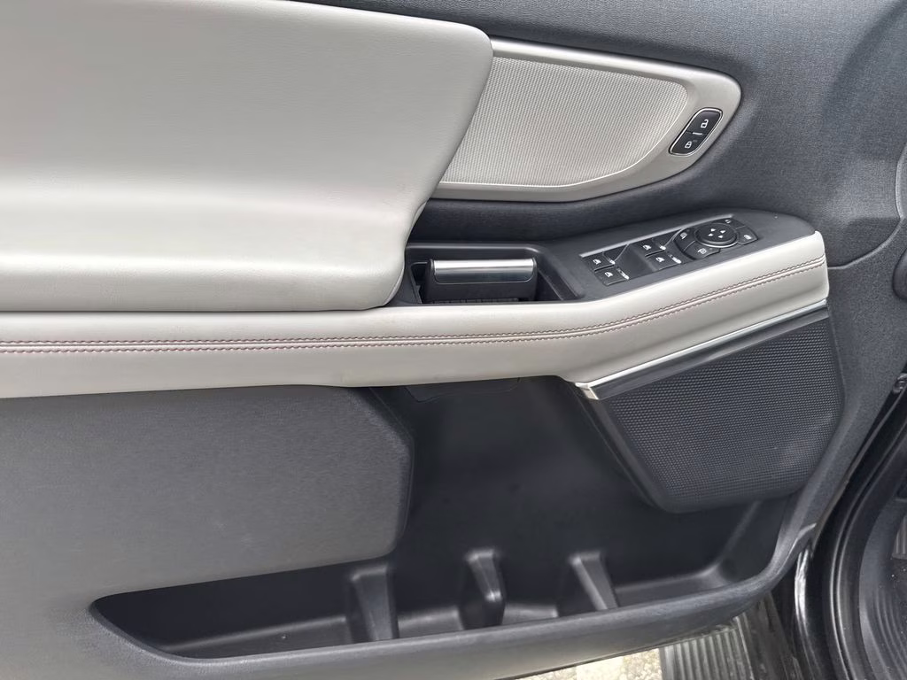 2025 Agate Black Metallic Ford Expedition Active 4X4 SUV