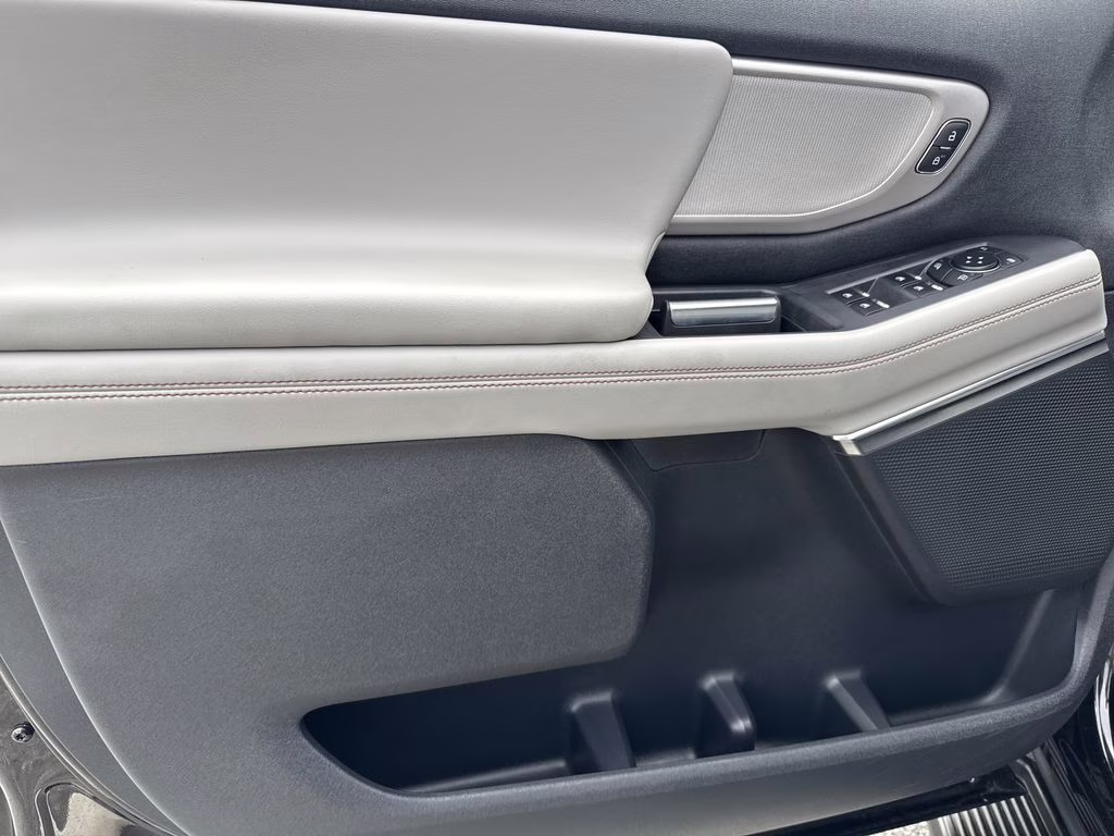 2025 Agate Black Metallic Ford Expedition Active 4X4 SUV