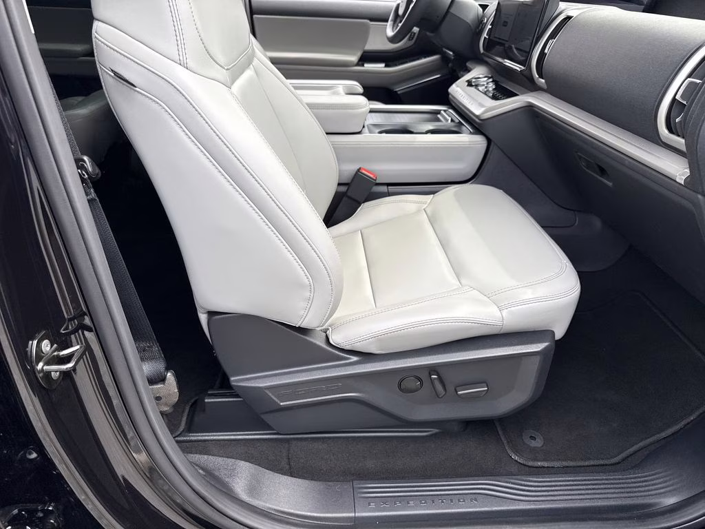 2025 Agate Black Metallic Ford Expedition Active 4X4 SUV