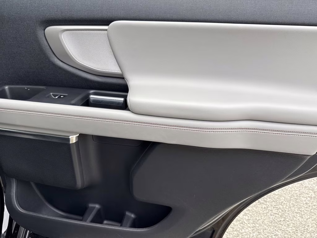 2025 Agate Black Metallic Ford Expedition Active 4X4 SUV