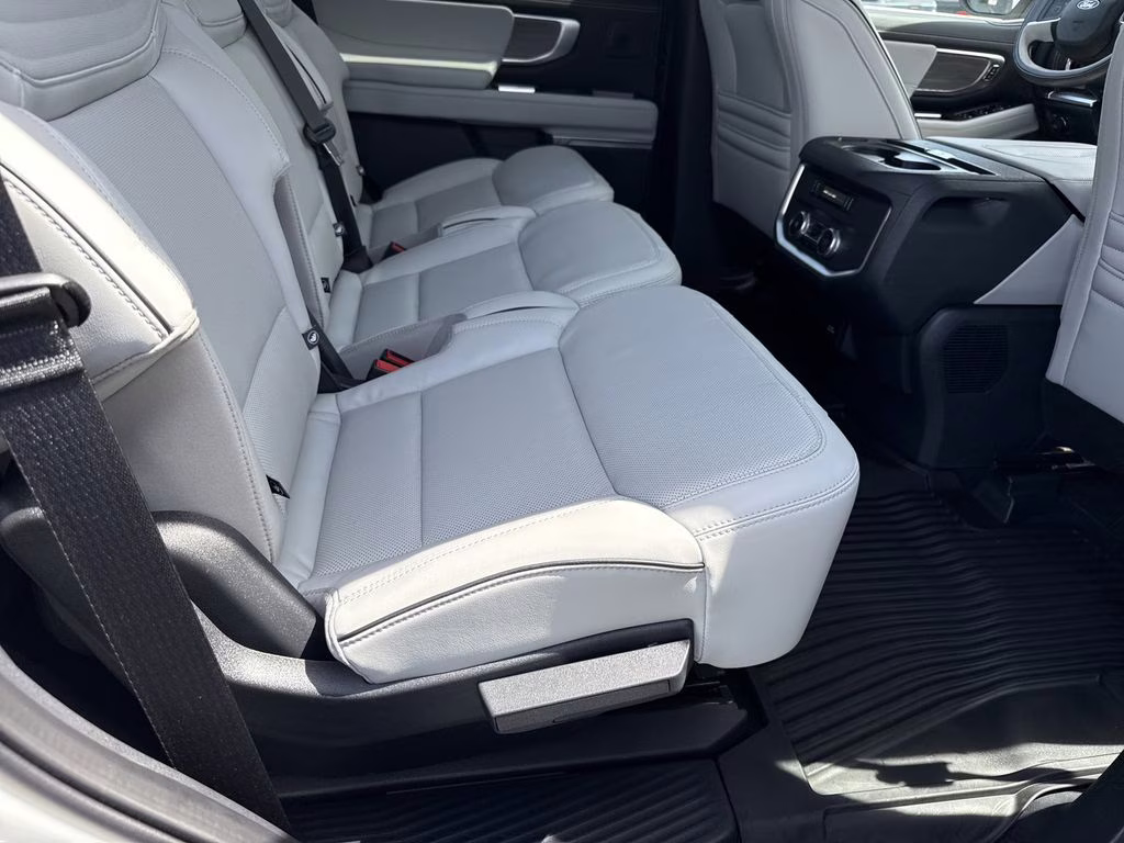 2025 Star White Metallic Tri-Coat Ford Expedition Platinum 4X4 SUV