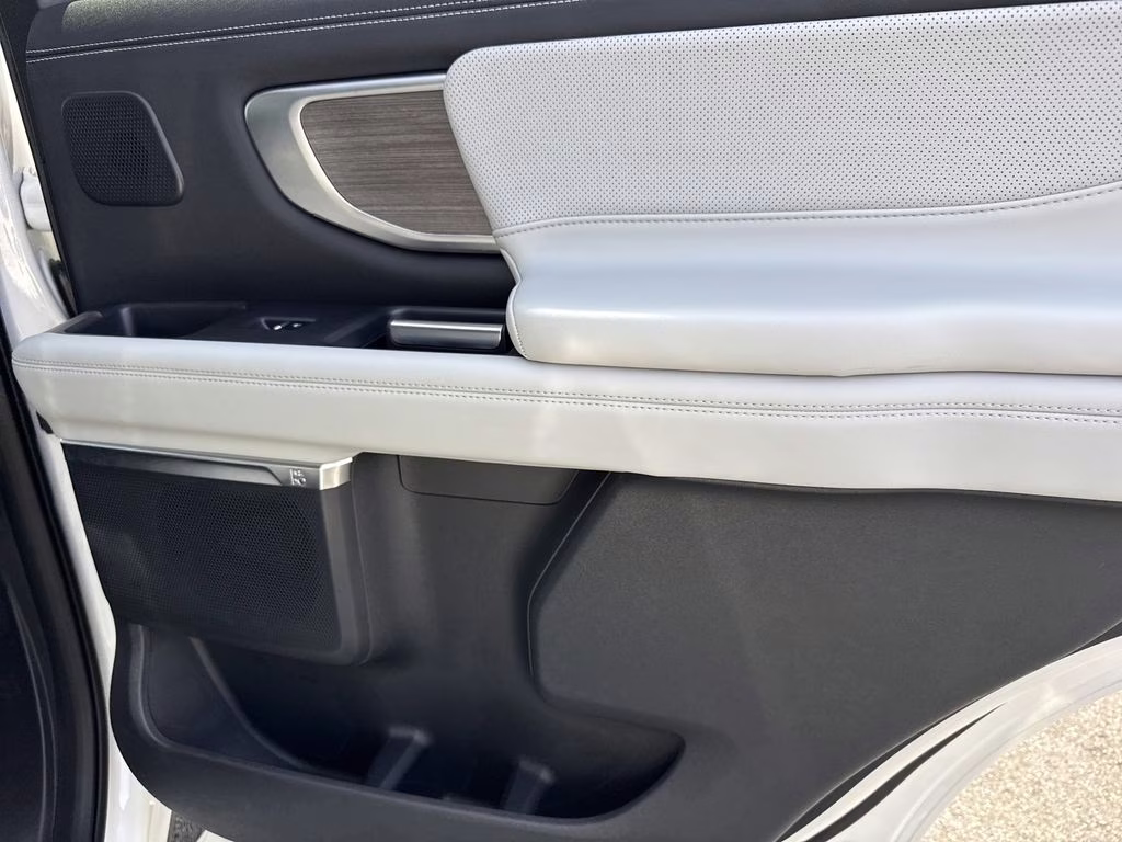 2025 Star White Metallic Tri-Coat Ford Expedition Platinum 4X4 SUV