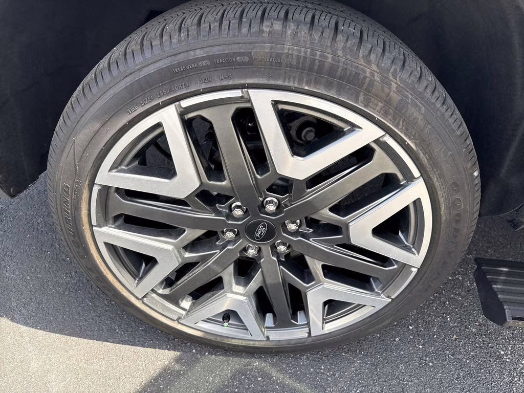 2025 Star White Metallic Tri-Coat Ford Expedition Platinum 4X4 SUV