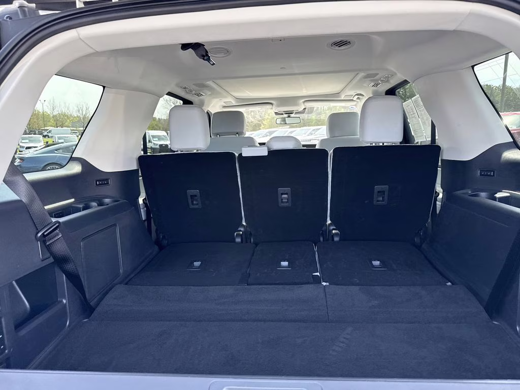 2025 Star White Metallic Tri-Coat Ford Expedition Platinum 4X4 SUV