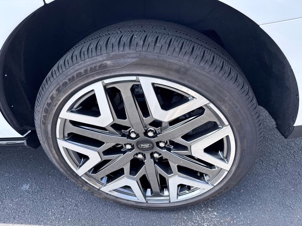 2025 Star White Metallic Tri-Coat Ford Expedition Platinum 4X4 SUV