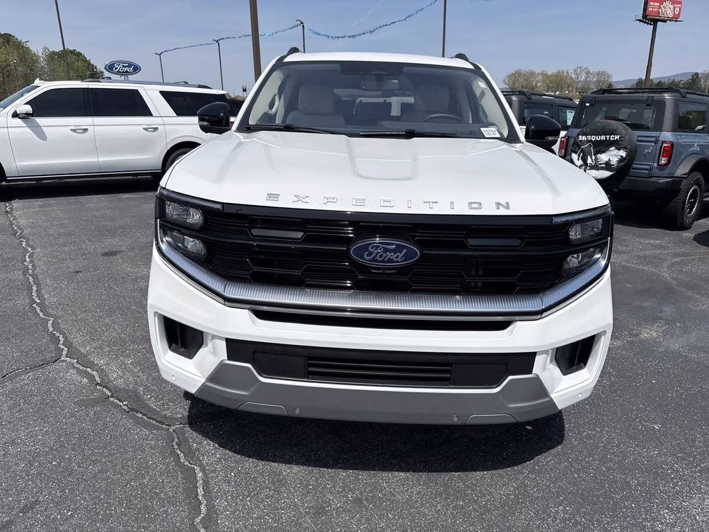 2025 Star White Metallic Tri-Coat Ford Expedition Platinum 4X4 SUV