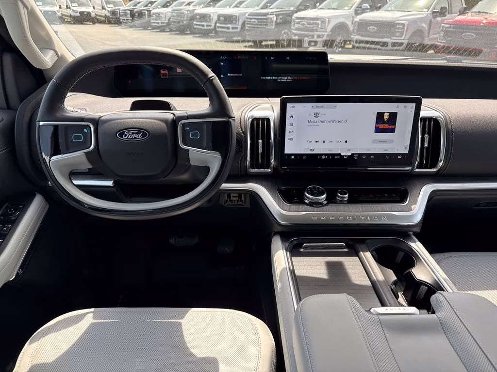 2025 Star White Metallic Tri-Coat Ford Expedition Platinum 4X4 SUV