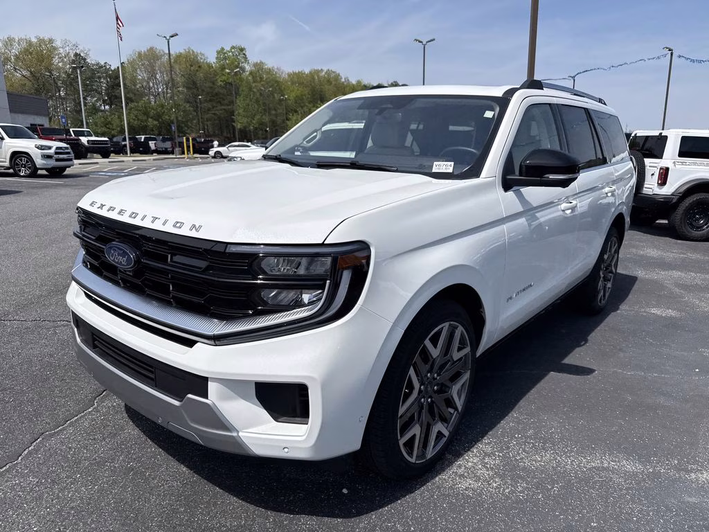 2025 Star White Metallic Tri-Coat Ford Expedition Platinum 4X4 SUV