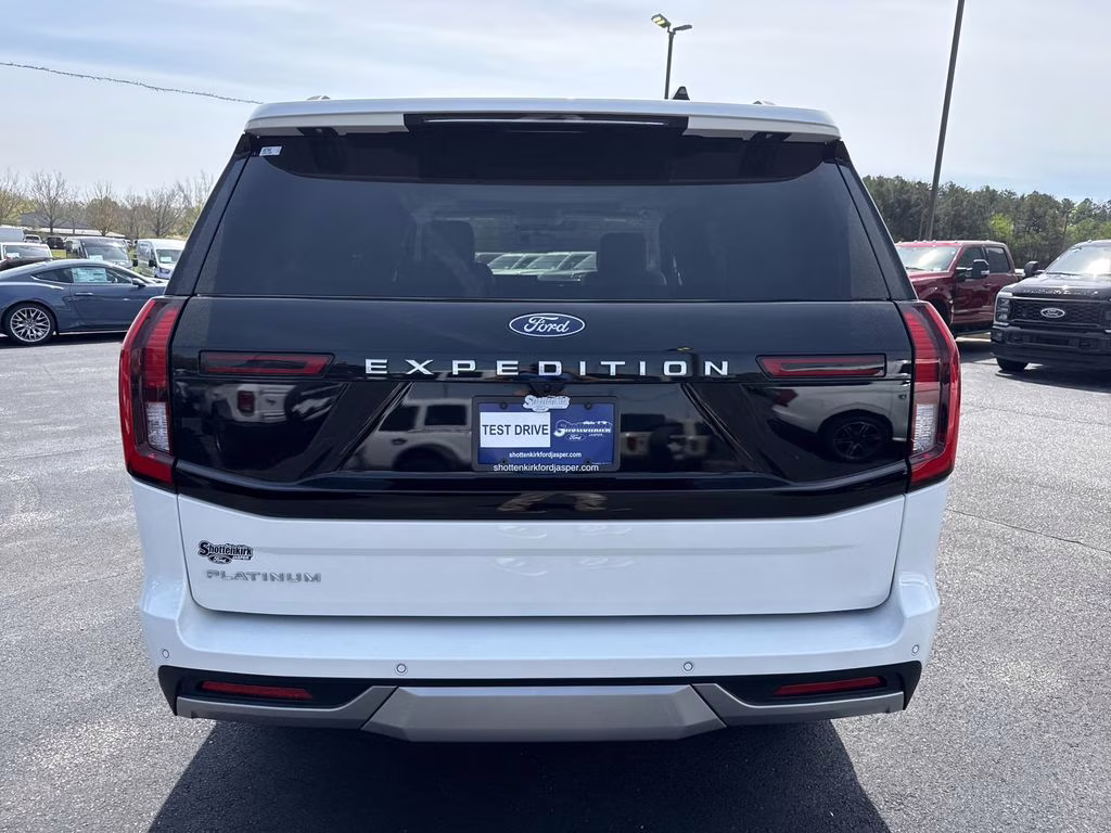 2025 Star White Metallic Tri-Coat Ford Expedition Platinum 4X4 SUV