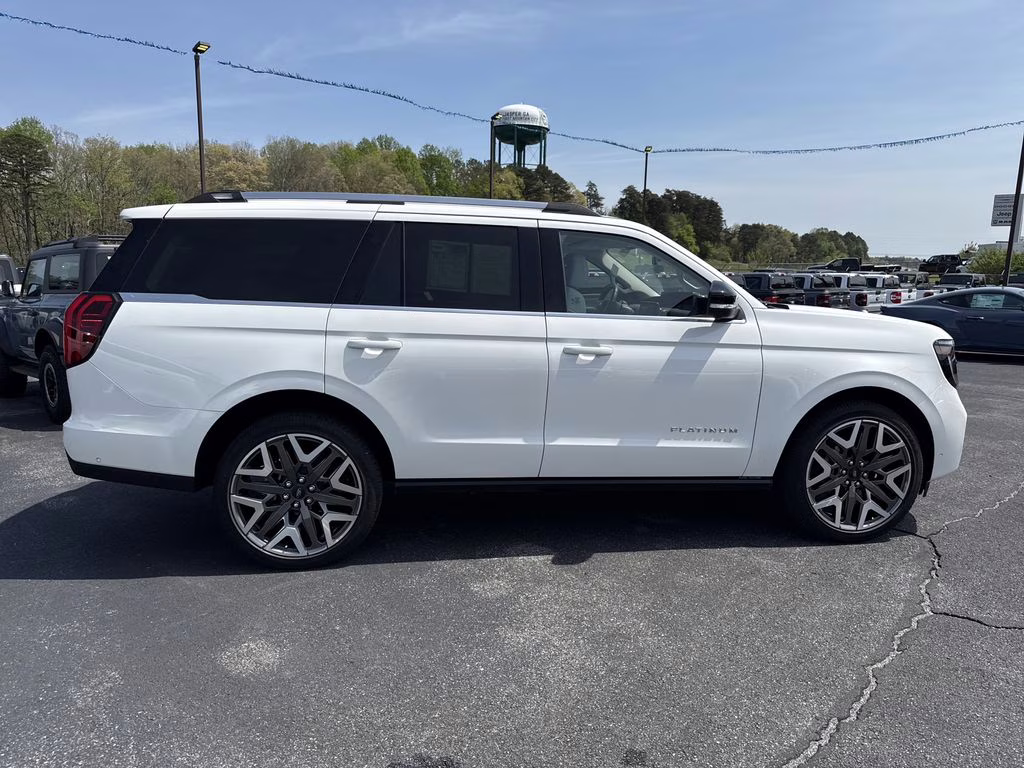 2025 Star White Metallic Tri-Coat Ford Expedition Platinum 4X4 SUV