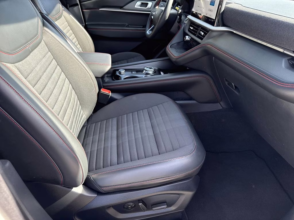 2025 White Metallic Ford Explorer ST-Line 4X4 SUV