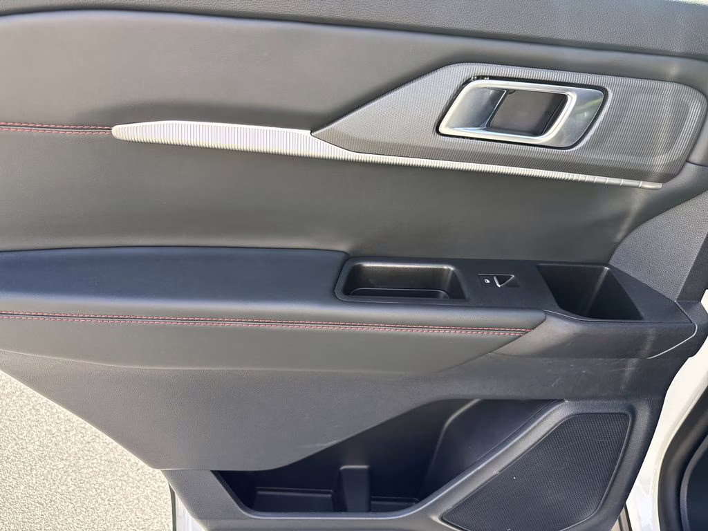 2025 White Metallic Ford Explorer ST-Line 4X4 SUV