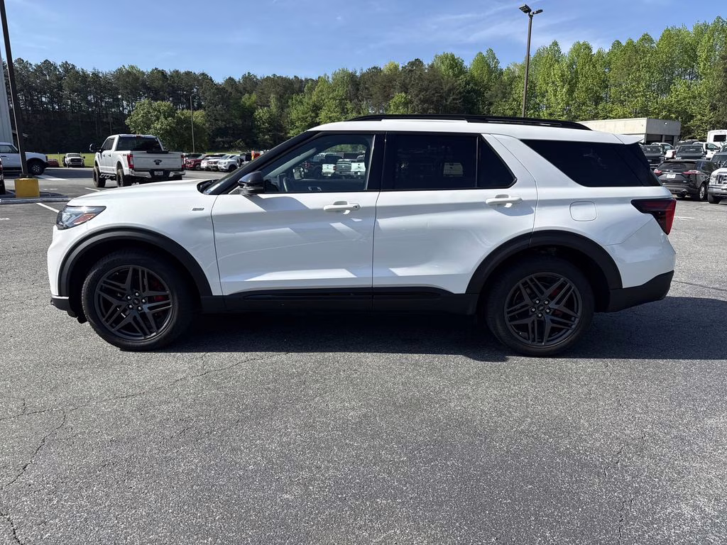2025 White Metallic Ford Explorer ST-Line 4X4 SUV