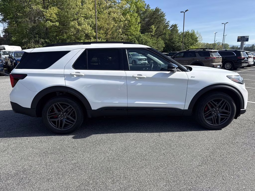 2025 White Metallic Ford Explorer ST-Line 4X4 SUV