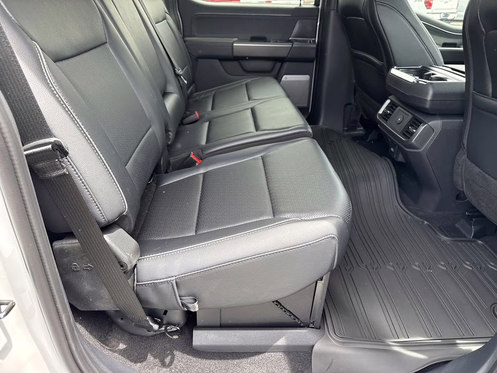 2026 Oxford White Ford F-150 Lariat 4X4 Truck