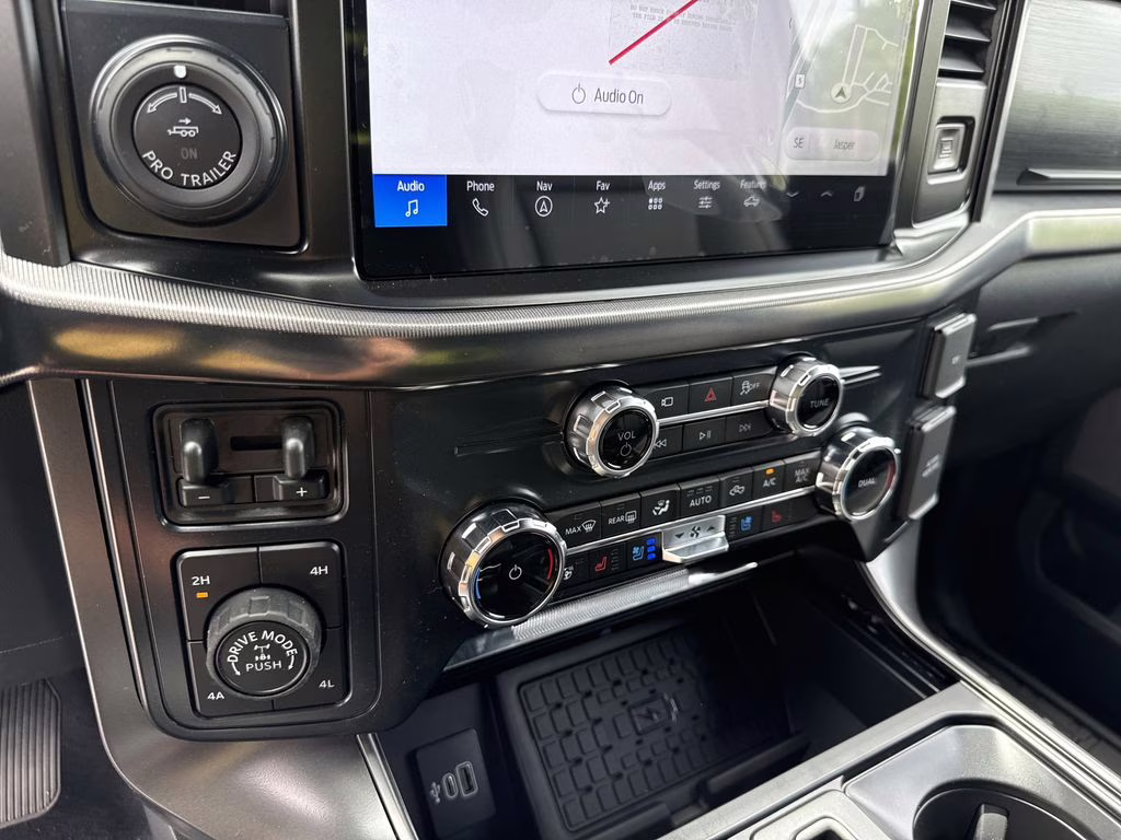 2026 Oxford White Ford F-150 Lariat 4X4 Truck