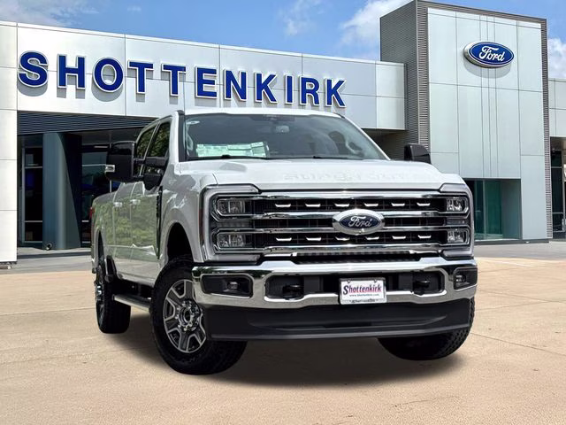 2026 Oxford White Ford Super Duty F-250 SRW Lariat 4X4 Truck