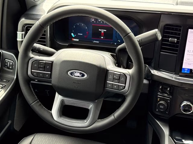 2026 Oxford White Ford Super Duty F-250 SRW Lariat 4X4 Truck