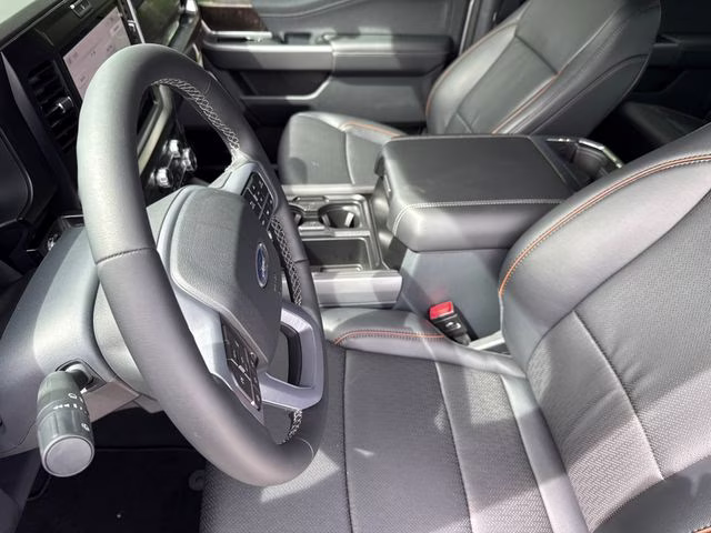 2026 Oxford White Ford Super Duty F-250 SRW Lariat 4X4 Truck