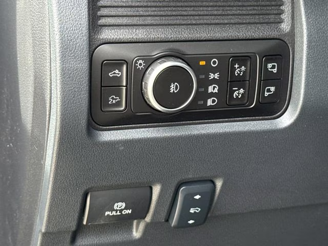 2026 Oxford White Ford Super Duty F-250 SRW Lariat 4X4 Truck
