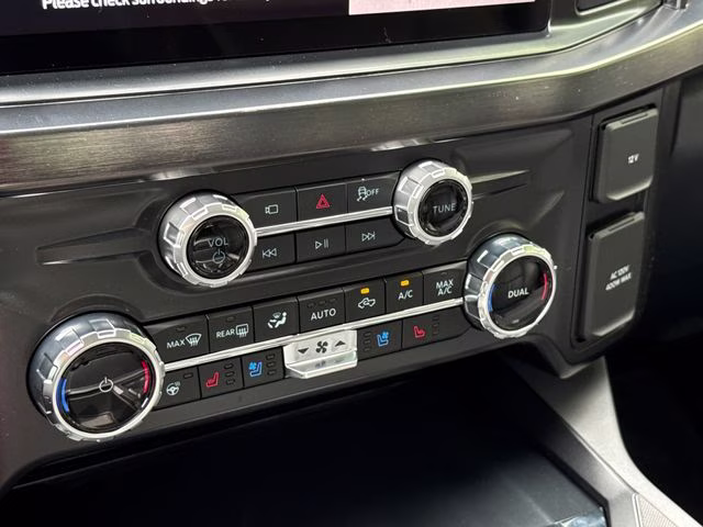 2026 Oxford White Ford Super Duty F-250 SRW Lariat 4X4 Truck