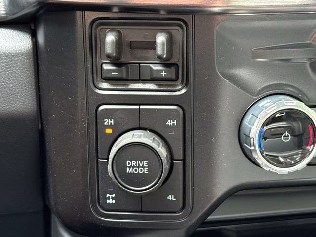 2026 Oxford White Ford Super Duty F-250 SRW Lariat 4X4 Truck