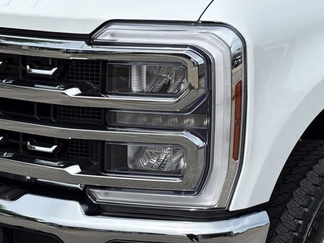 2026 Oxford White Ford Super Duty F-250 SRW Lariat 4X4 Truck