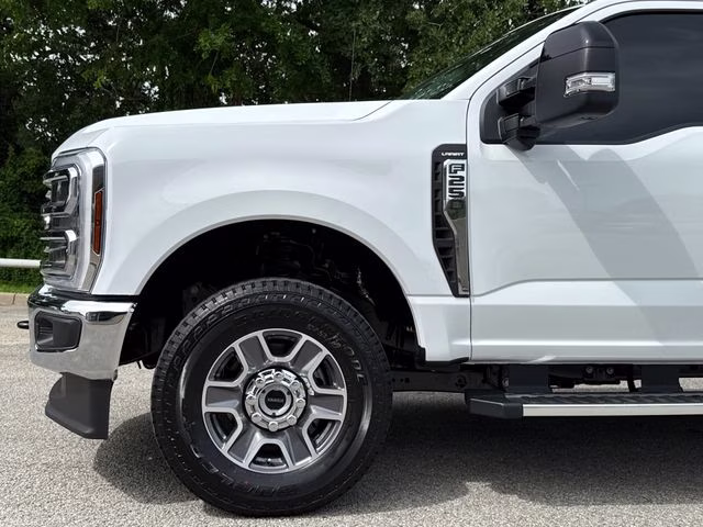 2026 Oxford White Ford Super Duty F-250 SRW Lariat 4X4 Truck