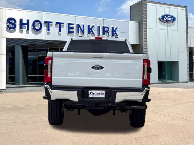 2026 Oxford White Ford Super Duty F-250 SRW Lariat 4X4 Truck
