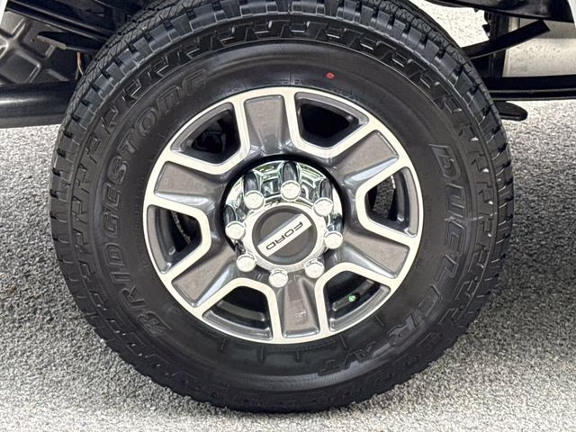 2026 Oxford White Ford Super Duty F-250 SRW Lariat 4X4 Truck
