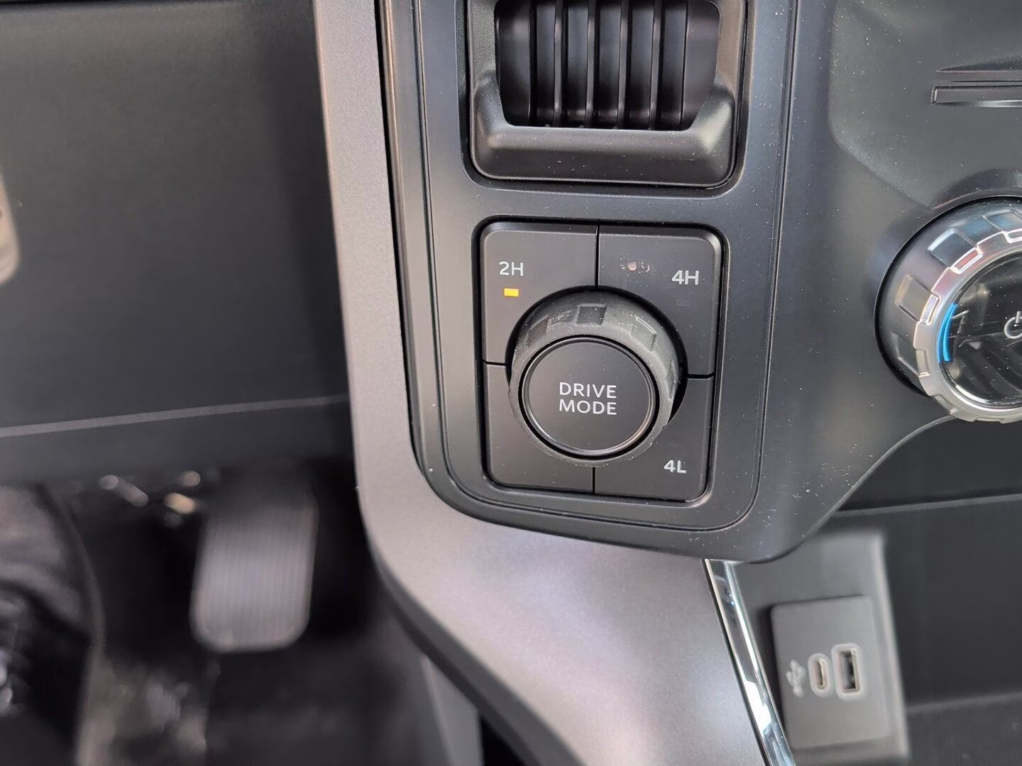 2026 Oxford White Ford F-150 XLT 4X4 Truck