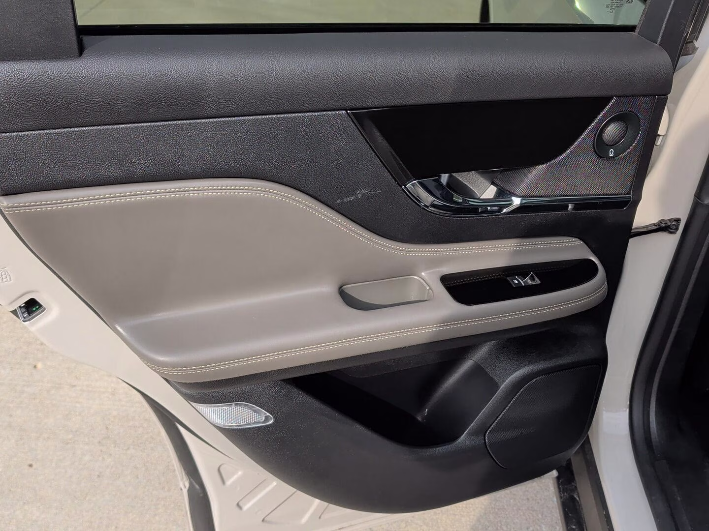 2023 Ceramic Pearl Metallic Tinted Clearcoat Lincoln Corsair Reserve 111 AWD SUV