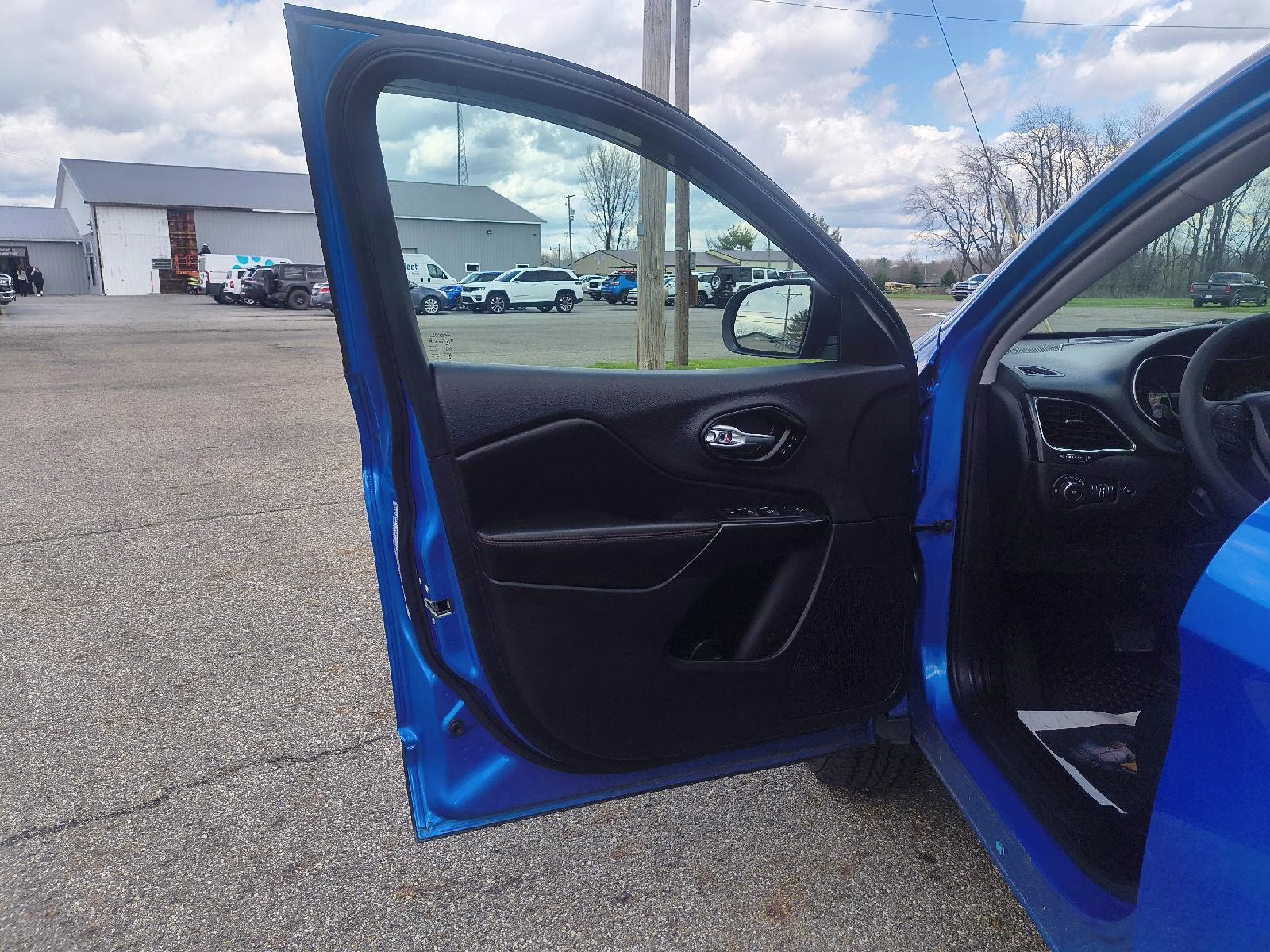 2022 Hydro Blue Pearlcoat Jeep Cherokee Trailhawk 4X4 SUV
