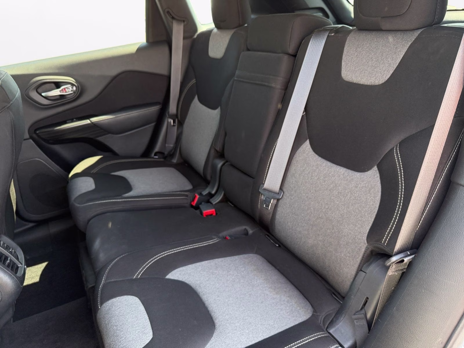 2014 Bright White Clearcoat Jeep Cherokee Latitude 4X4 SUV