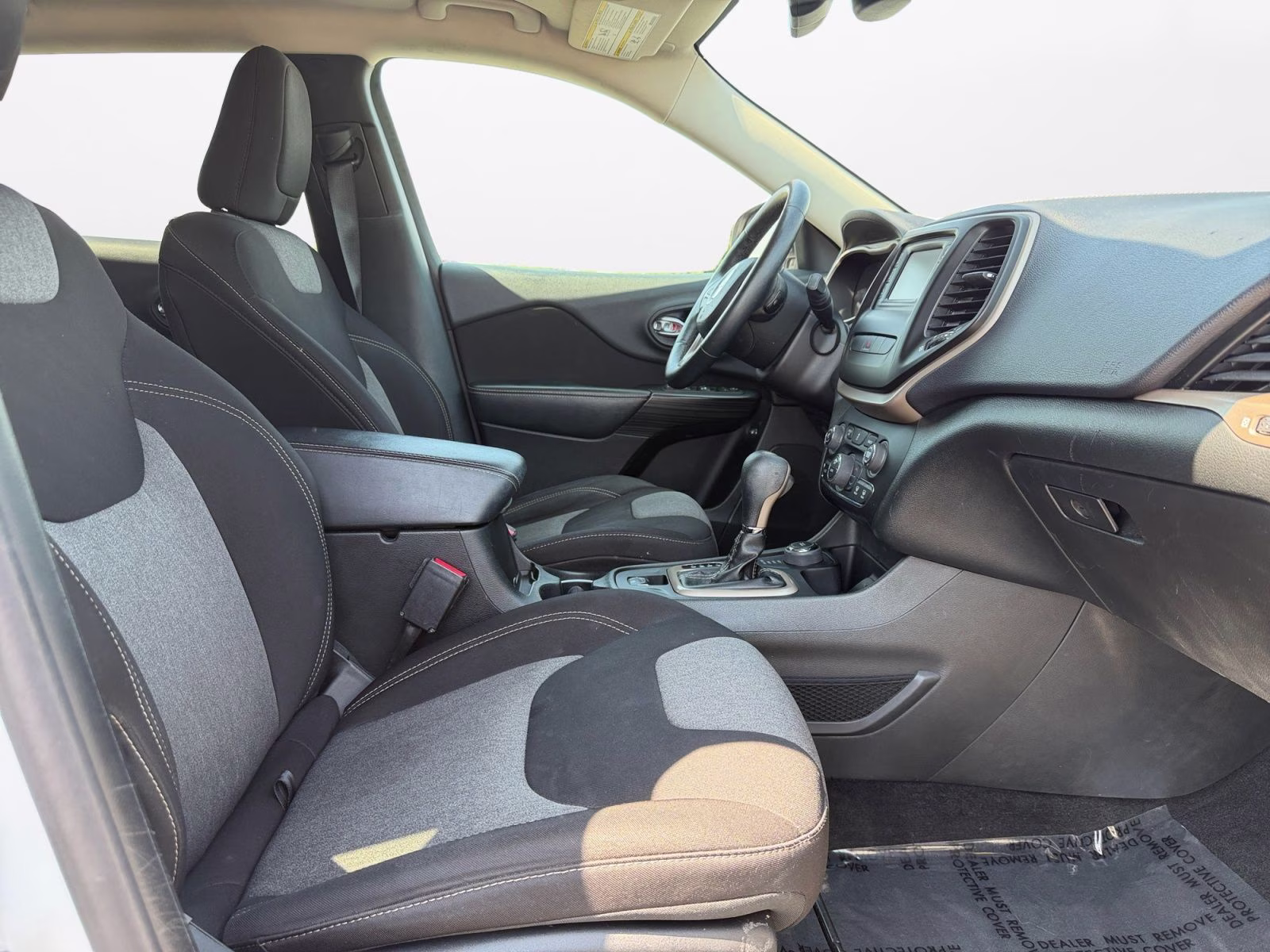 2014 Bright White Clearcoat Jeep Cherokee Latitude 4X4 SUV