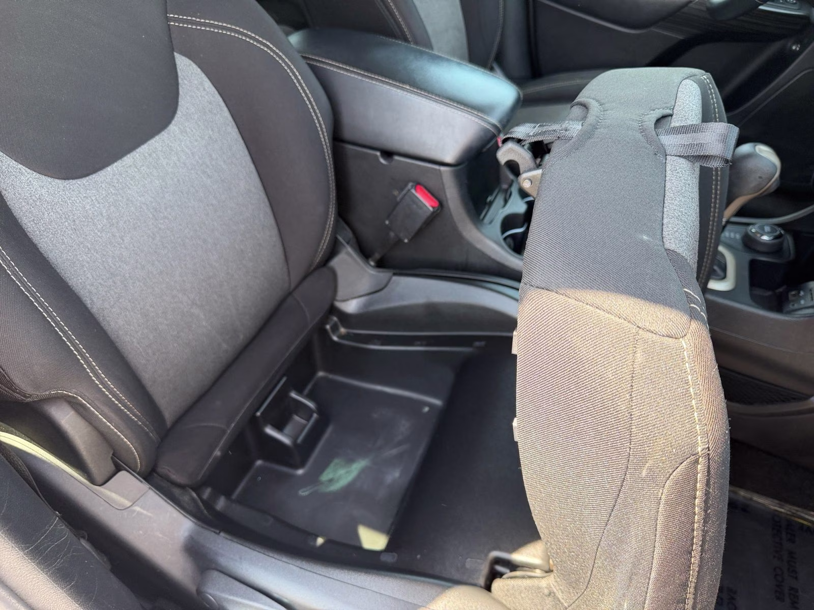 2014 Bright White Clearcoat Jeep Cherokee Latitude 4X4 SUV