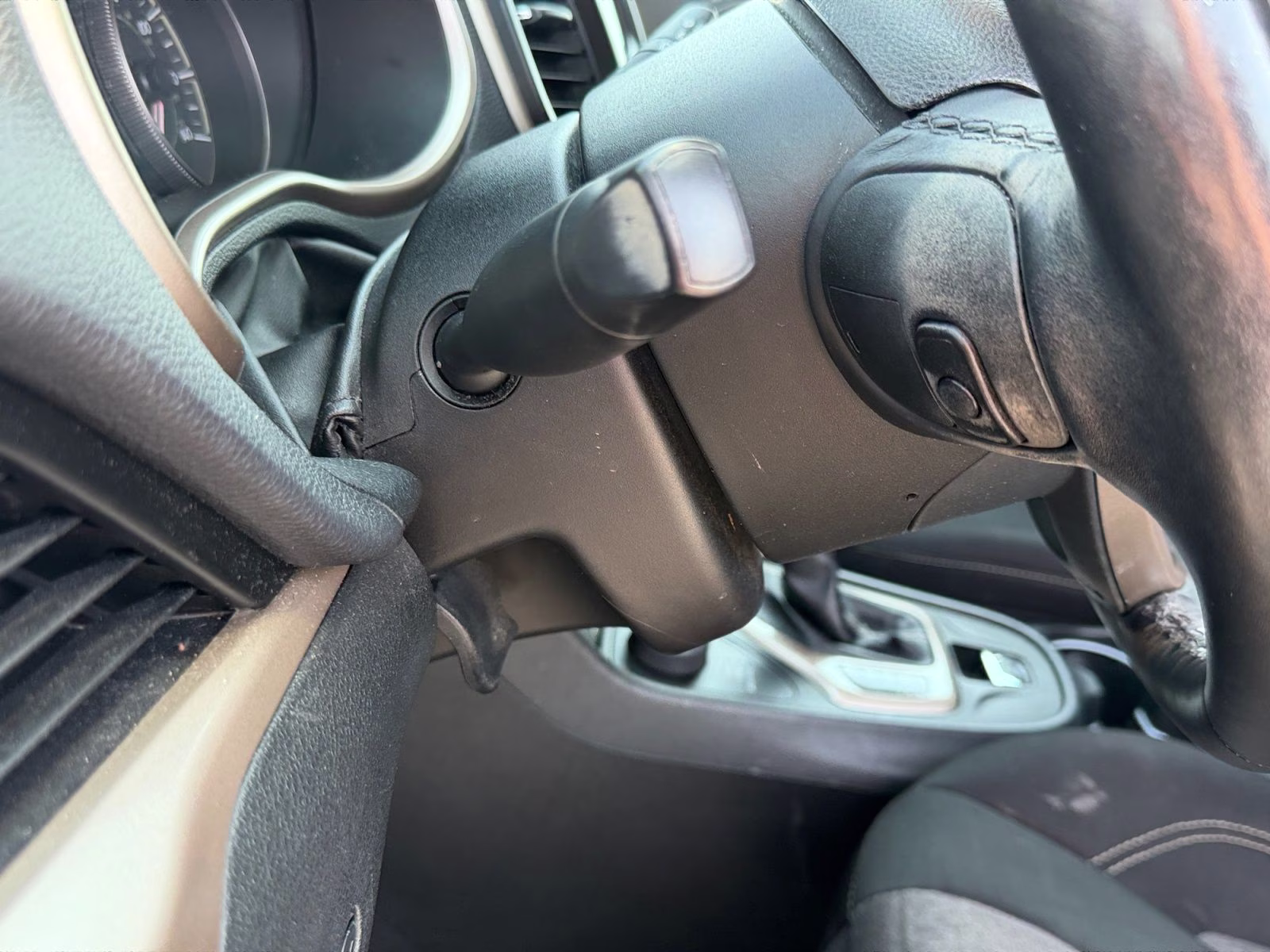 2014 Bright White Clearcoat Jeep Cherokee Latitude 4X4 SUV