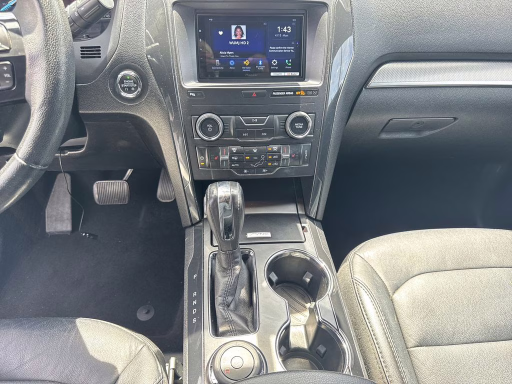 2018 Oxford White Ford Explorer XLT 4X4 SUV