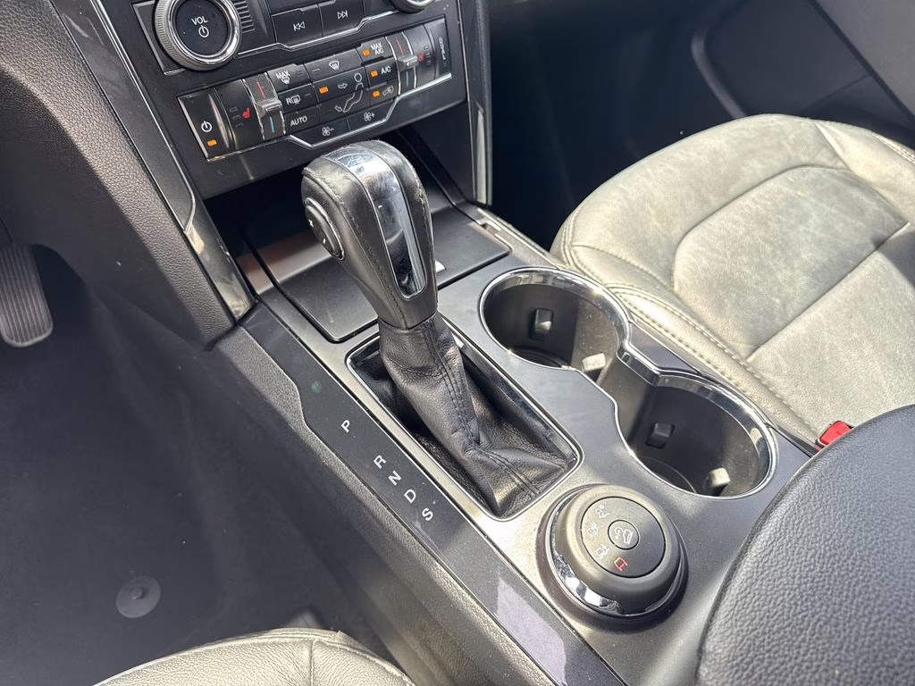 2018 Oxford White Ford Explorer XLT 4X4 SUV