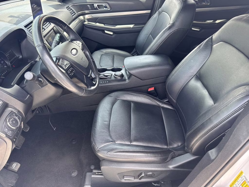 2018 Oxford White Ford Explorer XLT 4X4 SUV