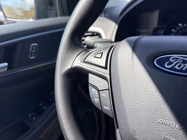 2024 Atlas Blue Metallic Ford Edge SE AWD SUV