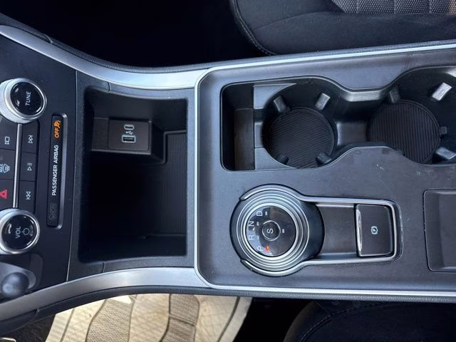 2024 Atlas Blue Metallic Ford Edge SE AWD SUV