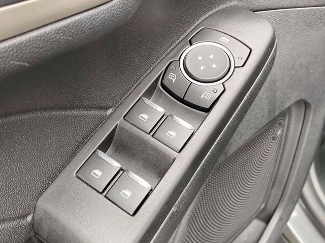 2021 Carbonized Gray Metallic Ford Escape SE AWD SUV