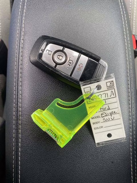 2021 Carbonized Gray Metallic Ford Escape SE AWD SUV