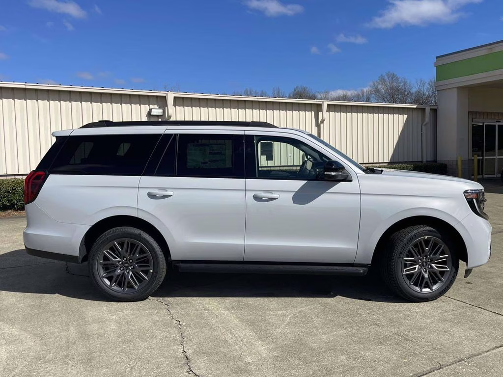 2026 Space Silver Metallic Ford Expedition Platinum 4X4 SUV