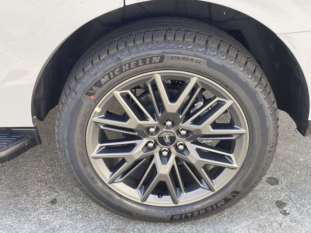 2026 Space Silver Metallic Ford Expedition Platinum 4X4 SUV