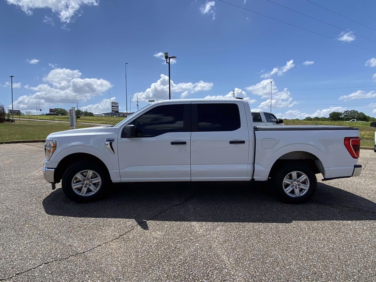 2021 Oxford White Ford F-150 XLT RWD Truck